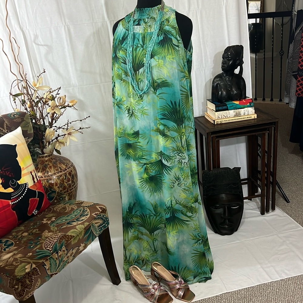 Water waves dress by International Concepts!